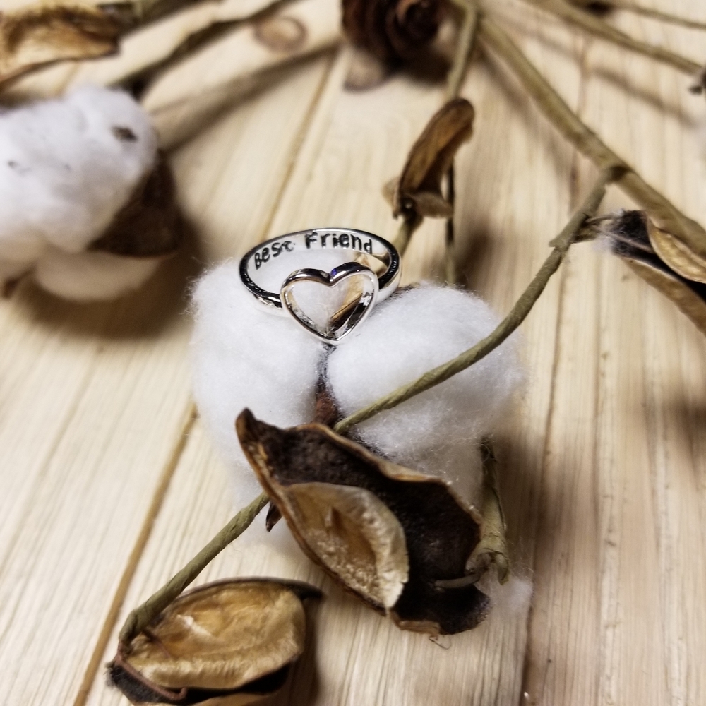 ❤❤Adorable Best Friend Heart Ring in SILVER ❤❤ - Picture 9 of 10